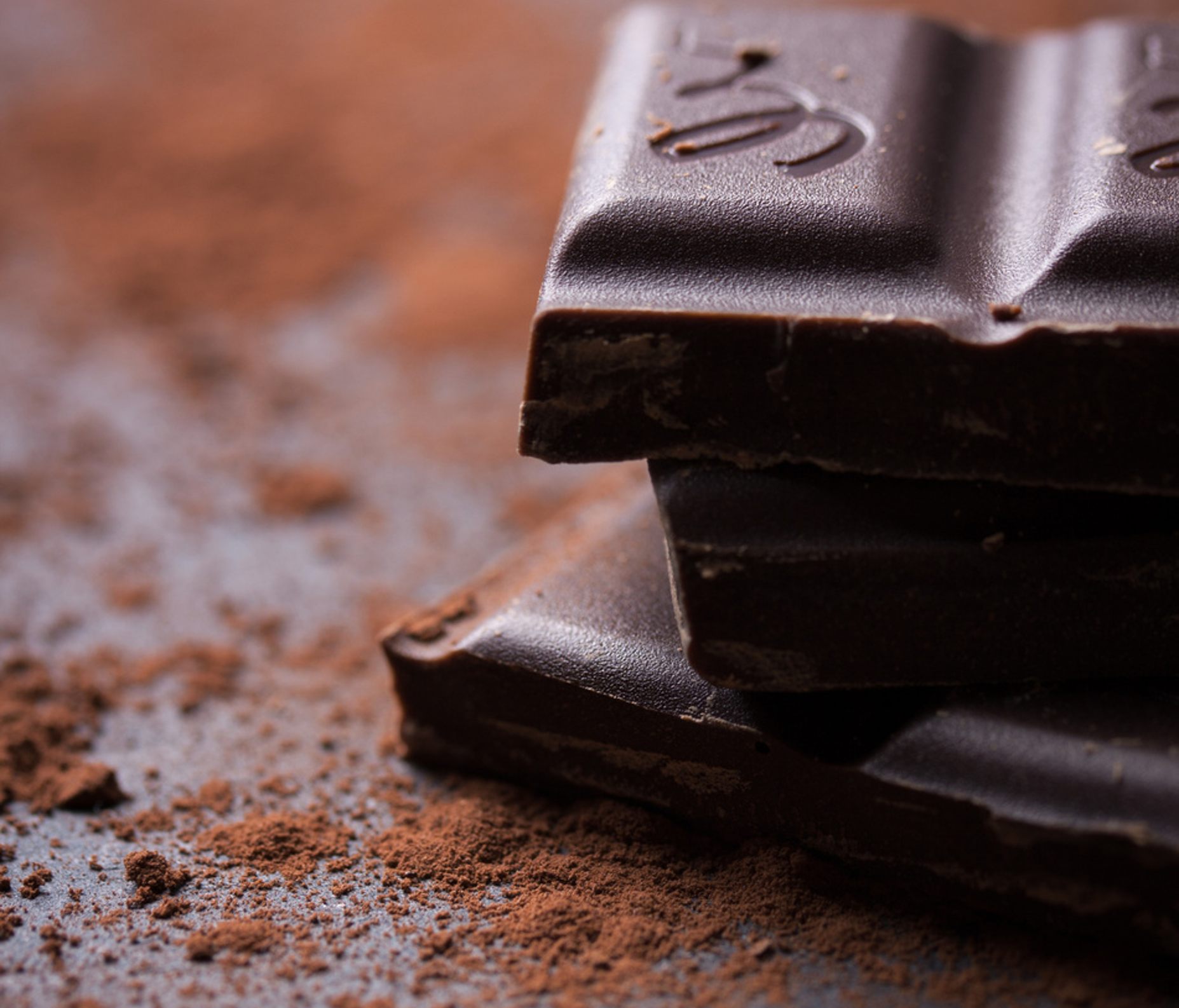 Cioccolato fondente e fave di cacao